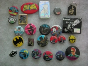 BATMAN 23 Different Pins and Buttons plus 1 Keyring - Picture 1 of 2
