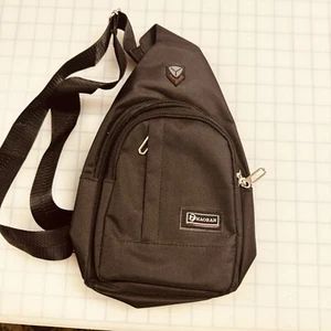 Haoran Small Crossbody 12 X 8 Adjustable Strap 4 pockets - Picture 1 of 6