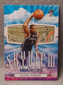 Kevin Durant, 2022-23 NBA Panini Hoops Skyview Insert #2 - Nets, Suns - Bild 1 von 2