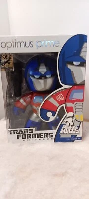 Figura Hasbro Transformers Universe Optimus Prime Mighty Muggs SDCC Foto 1 de 4