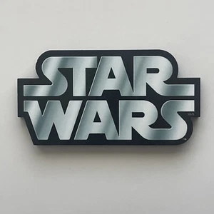 Offiziell lizenzierter NMR Star Wars LOGO 4,5"" Actionfigur Magnet - Bild 1 von 3