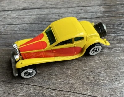 Coche fundido a presión amarillo Hot Wheels 1937 Bugatti 1:64 (de colección 1980) paredes blancas - ¡AFILADO! Foto 1 de 4