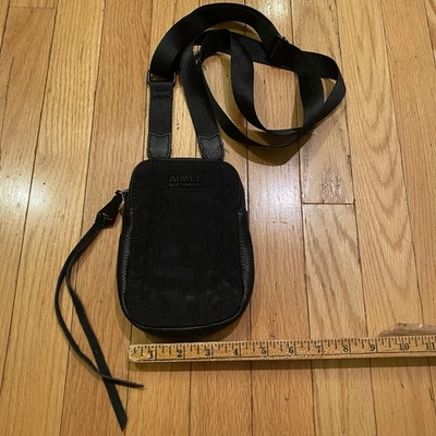 Bolsa tiracolo Aimee Kestenberg preta acolchoada de náilon Just Sayin' cartão telefone - Imagem 1 de 4