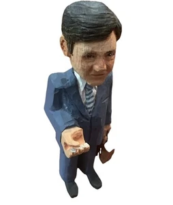 Vintage handgeschnitzte Figur Holz, Geschäftsmann mit Aktentasche, Anwalt - Bild 1 von 6