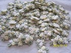 Galon rococo ancien des années 60.  Lot de 143 petites fleurs blanches. N°12