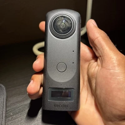 Cámara Ricoh Theta Z1 (910830) 51 GB 23 MP 1"" 360 grados - negra Foto 1 de 4
