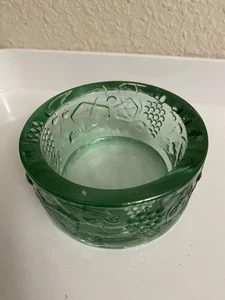 PIATTO PORTAGIOIE VETRO DEPRESSIONE VERDE ANNI '30 MOTIVO UVA E FOGLIE "VETRO VASELINA" - Foto 1 di 6