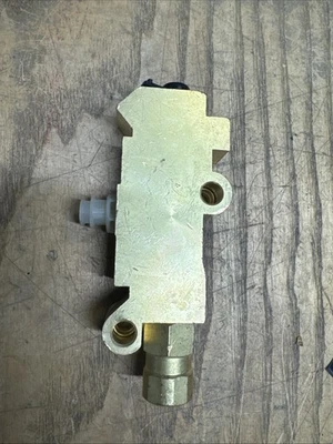 Truck Disc/Drum Brake Brass Proportioning Valve For Chevrolet GM C10 C20 C30 PV2 - Image 1 of 4