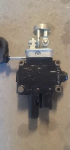 OEM JOHN DEERE AW33977 MANUAL HYDRAULIC VALVE - Picture 1 of 2