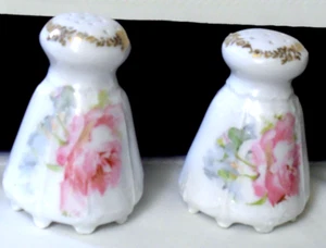 Vintage Porcelain Pink Rose transferware Gold Trim Salt & Pepper Shakers 2.5" - Picture 1 of 4