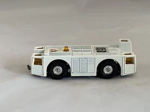 Tomica TOMY Mitsubishi Towing Tractor American Airlines White Japan 1:119 - Picture 1 of 6