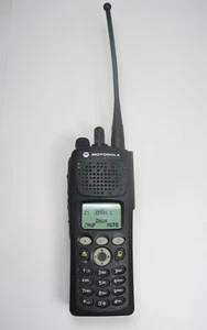 Motorola XTS2500 Model III 700/800 MHz P25 radio digitale bidirezionale H46UCH9PW7BN - Foto 1 di 8