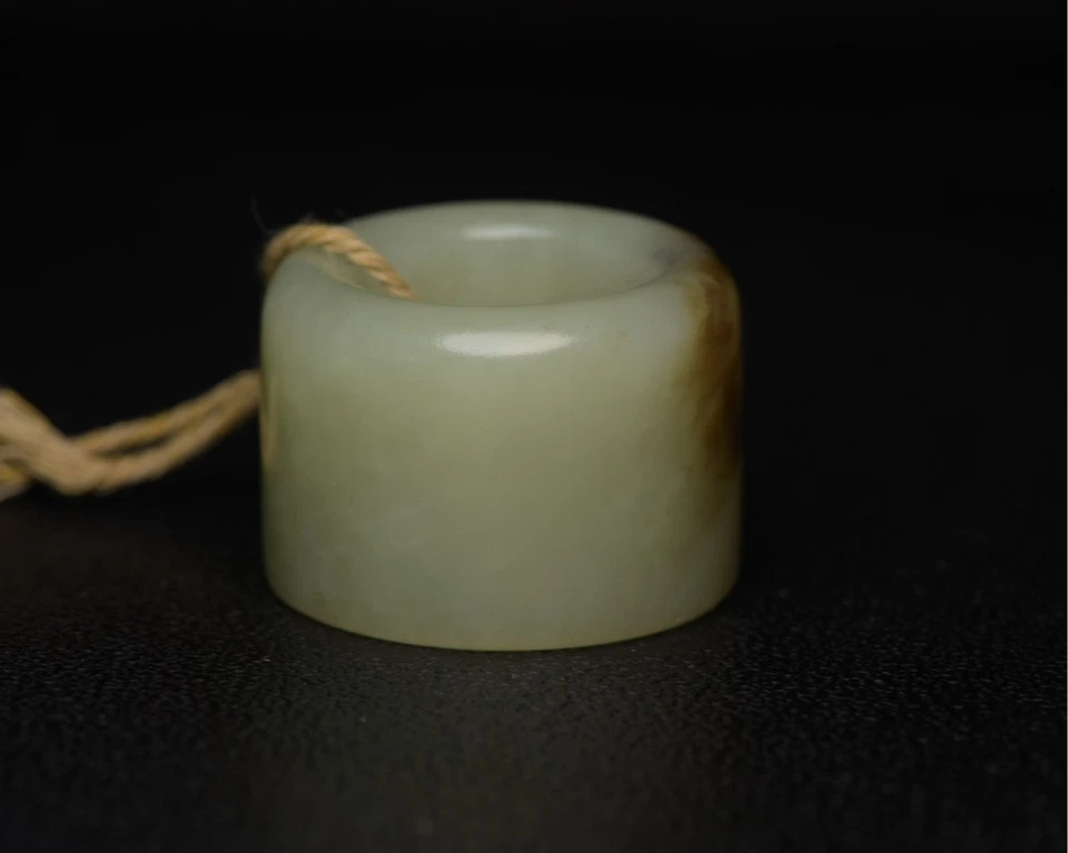 Anel chinês esculpido em jade branco nefrite polegar arqueiro renascimento - Imagem 1 de 4