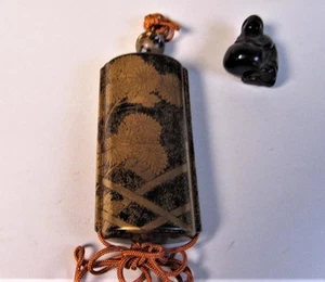 Japanese Inro Signed by Shosai–Maki-e Chrysanthemum&Fence Design w/Netsuke&Ojime - Picture 1 of 10