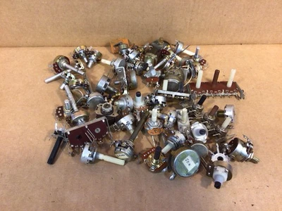 50 potenciómetros surtidos de colección - Centralab, Alpha, IRC y más USADOS Foto 1 de 4