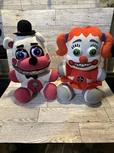 Lote de 2 peluches Foxy y Freddy 2017 Five Nights at Freddy's Sister Location - Imagen 1 de 11