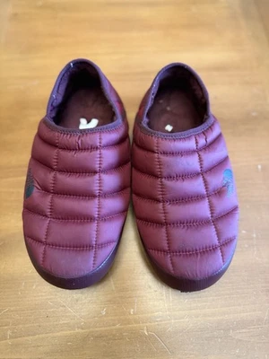 Zapatillas sin cordones The North Face Borgoña Thermoball talla 7 invierno cálidas cómodas Foto 1 de 4