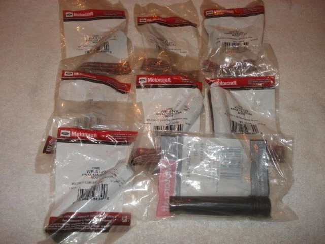 Motorcraft WR-6129 Spark Plug Boot Ford Thunderbird, Lincoln LS — 第 1/1 张图片