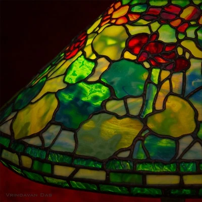 16" Geranium Lamp shade, Tiffany Studios Reproduction - Image 1 of 4