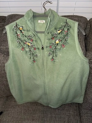 Baxter Wells XL 绿色抓绒背心带刺绣鸟 - 圣诞背心 - 冬季 — 第 1/4 张图片