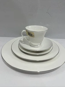 Wedgwood Signet Platinum 1 - 5 piece setting 5 Pieces New With Tags! - Picture 1 of 4