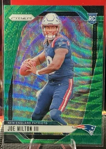 2024 Panini Prizm Joe Milton III (RC) GREEN WAVE PRIZM #354 PATRIOTS/COWBOYS - Foto 1 di 2