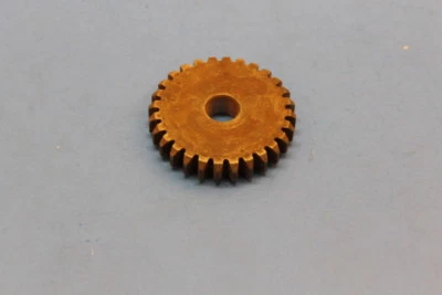 NUEVO DE LOTE YAMAHA YL1 YL2 ENGRANAJE DE RALENTÍ 28T PIEZA # 132-15651-00-00 Foto 1 de 4