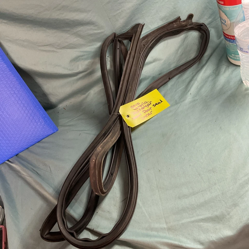 Toyota Corolla 2010 sello de puerta interior para pasajeros Foto 1 de 1