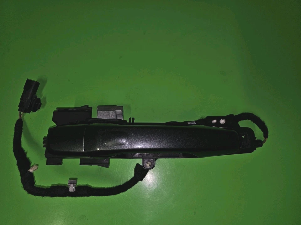 Manija de puerta delantera derecha Ford Explorer 2016 2017 con llave inteligente OEM usada Foto 1 de 4