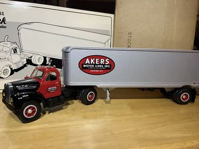 Camión y remolque First Gear modelo 1960 B Mack modelo Don Mills - Akers 1/34 nuevo en caja Foto 1 de 4