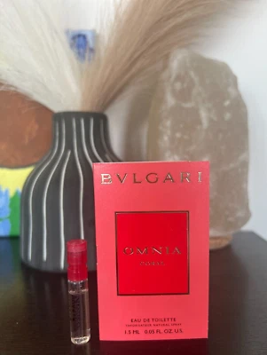 OMNIA CORAL por BVLGARI para mujer 0,05 oz 1,5 ml EDT muestra cardada spray NUEVO Foto 1 de 3