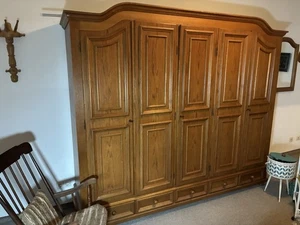 Schlafzimmerschrank Kleiderschrank Massivholz gepflegt an Selbstabholer - Bild 1 von 5