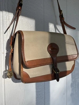 Bandolera Dooney and Bourke vintage para todo tipo de clima Foto 1 de 4