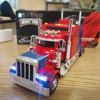 1:24 Peterbilt 389 Alloy Diecast Model Truck - Sound & Light - Image 1 of 4