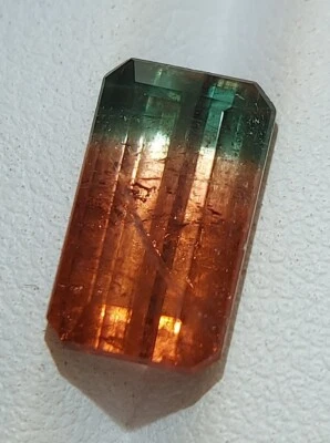 Shimmering bi color tourmaline gemstone - faceted natural stone 5.70 CTS  - Image 1 of 4