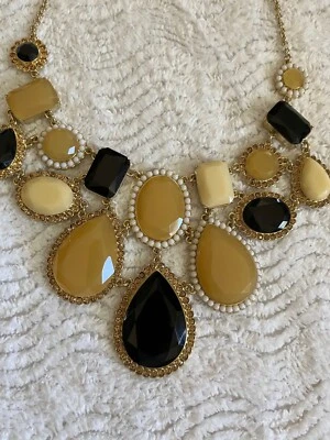 Collar babero Kate Spade New York para mujer negro, topo, tono dorado, gemas, perlas Foto 1 de 4