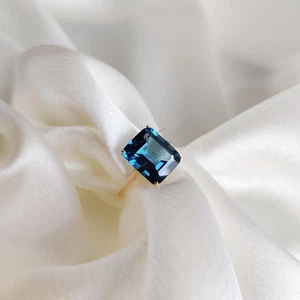 6.85 Ct Natural London Blue Topaz Band Ring 14K Solid Gold Emerald Cut Jewelry - Picture 1 of 7