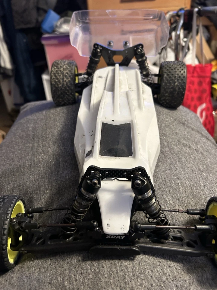 RC Car Xray XB2’17 Carpet Edition - Image 1 of 4