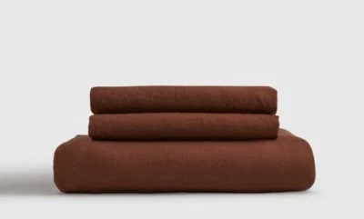 NUEVO CON ETIQUETAS JUEGO DE SÁBANAS AJUSTABLES DE LINO EUROPEO QUINCE 3 PIEZAS BURDEOS DOBLE RET COMPLETO $110 Foto 1 de 4