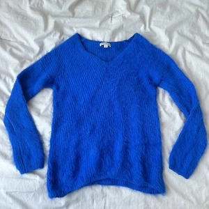 Cozy Fuzzy New York & Company Women's Blue V-Neck Sweater Long Sleeve - Size M - Picture 1 of 6
