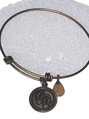 Pulsera Chanclas Bella Ryann Tono Dorado Dije Foto 1 de 4