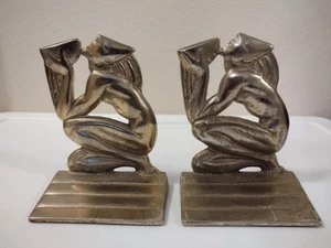 Antike Art Deco Messing Akt Brunnen der Weisheit Bibliothek Buchstützen - ein Paar - Bild 1 von 20