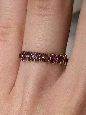 Anillo banda oro amarillo sólido de 14K y rubíes de aproximadamente 0,70 quilates, talla 6 Foto 1 de 4