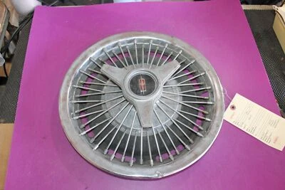 Oldsmobile F85 1966 tapacubos de radios de cable. (#1). Ver foto. Foto 1 de 2