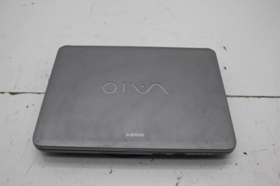 Sony VAIO VGN-NR110E Intel Pentium T2310 2 GB Ram - Sin disco duro ni batería Foto 1 de 4