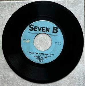 Roger & The Gypsies - Pass The Hatchet Part I & II - 1966 - RARE 45 Record - Picture 1 of 2