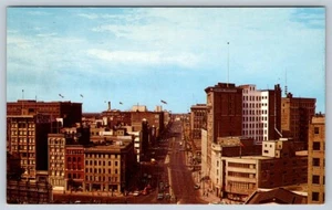 Portage Avenue Looking West From Main Street, Winnipeg Manitoba Postcard - Picture 1 of 2