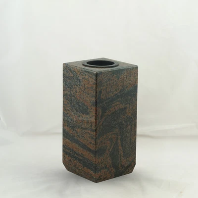 Grabvase Cube-medium 25cm Granit Gneis rötlich-grau – robust & wetter - Bild 1 von 2