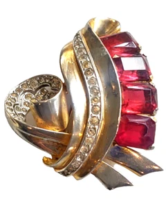 Vintage Mazer Clear Ruby Rhinestone Gold Tone Pin Brooch Fur Clip Read! - Foto 1 di 7