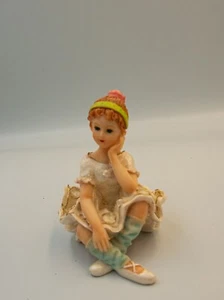 Estatuilla de ballet vintage de resina de 4 1/2" - Imagen 1 de 2